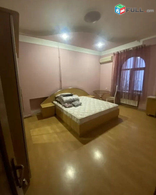 Կոդ LK484  Վերին Անտառային փողոց  3 հարկանի առանձնատուն 300 ք.մ. 5 սենյակ