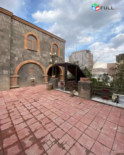 Կոդ LK484  Վերին Անտառային փողոց  3 հարկանի առանձնատուն 300 ք.մ. 5 սենյակ
