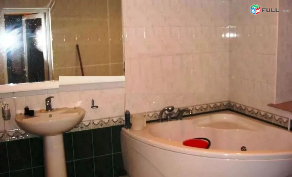 Կոդ LK531  Բուռնազյան փողոց   3 հարկանի առանձնատուն 334 ք.մ.