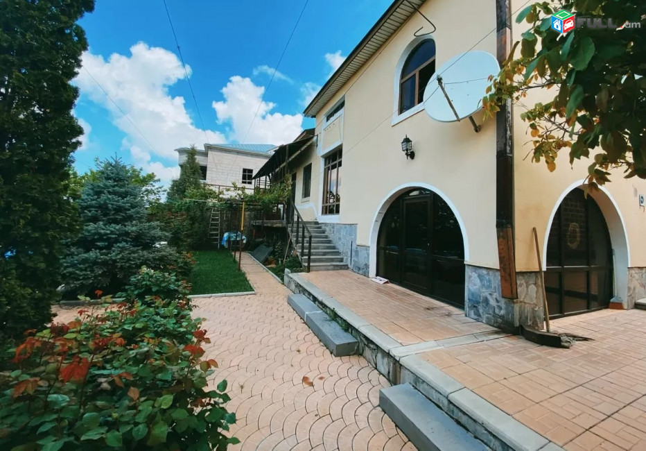 Կոդ LK542  Բագրևանդ 2 հարկանի առանձատուն 5 սեն. 296 ք.մ.