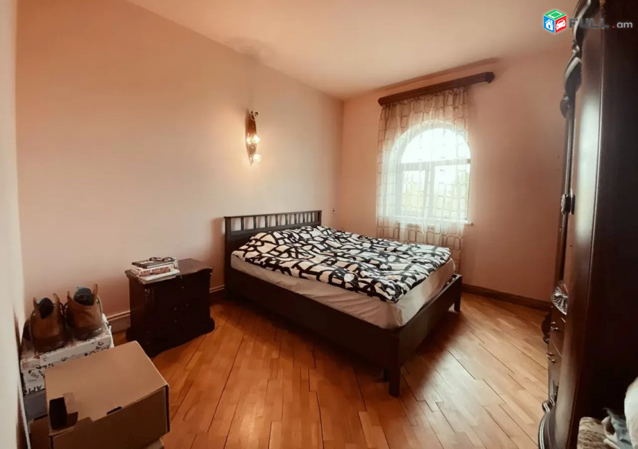 Կոդ LK542  Բագրևանդ փողոց  2 հարկանի առանձնատուն 296 ք.մ.