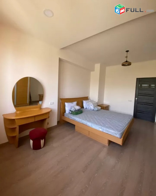 Կոդ 6800535  Սայաթ Նովա պողոտա 3 սեն. բնակարան / for rent Sayat Nova st