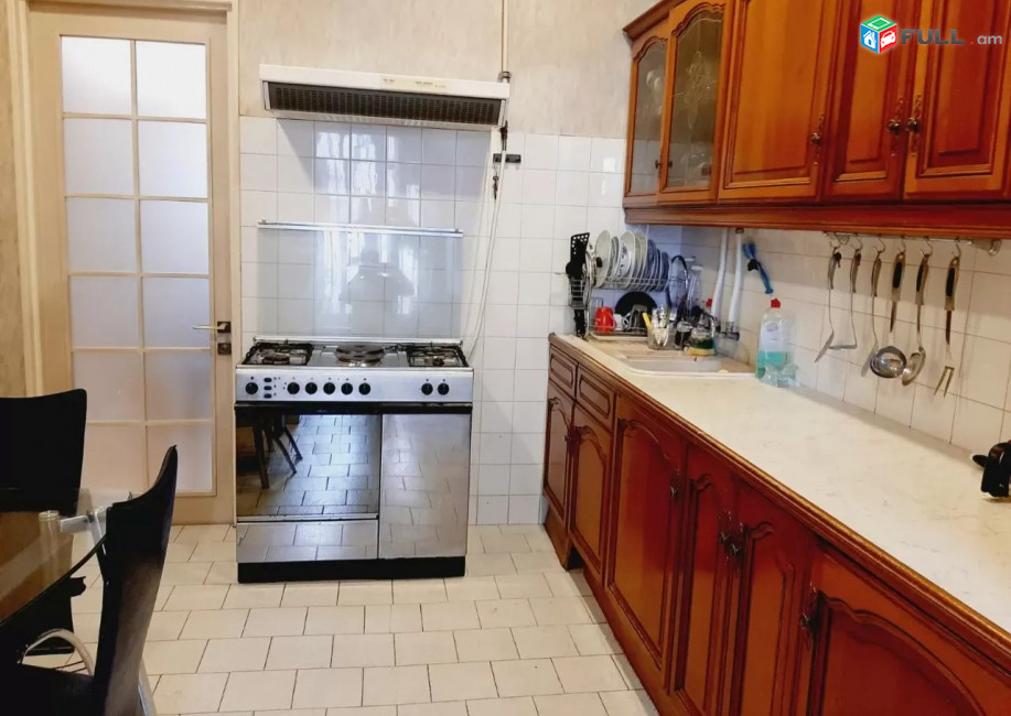Կոդ 710067  Աբովյան փողոց 3 սեն. բնակարան / for rent Abovyan st
