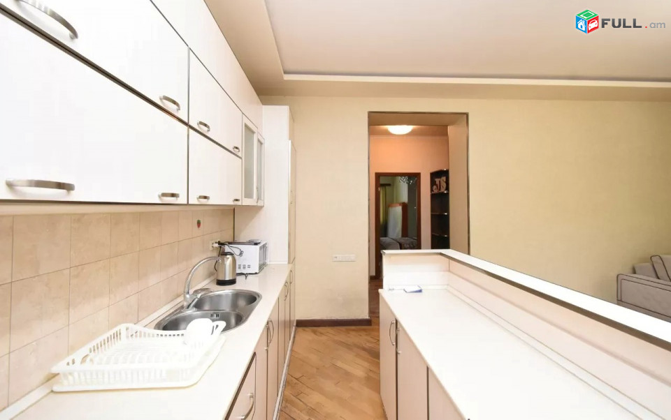Կոդ 710071  Սայաթ Նովա պողոտա 3 սեն. բնակարան / for rent Sayat Nova st