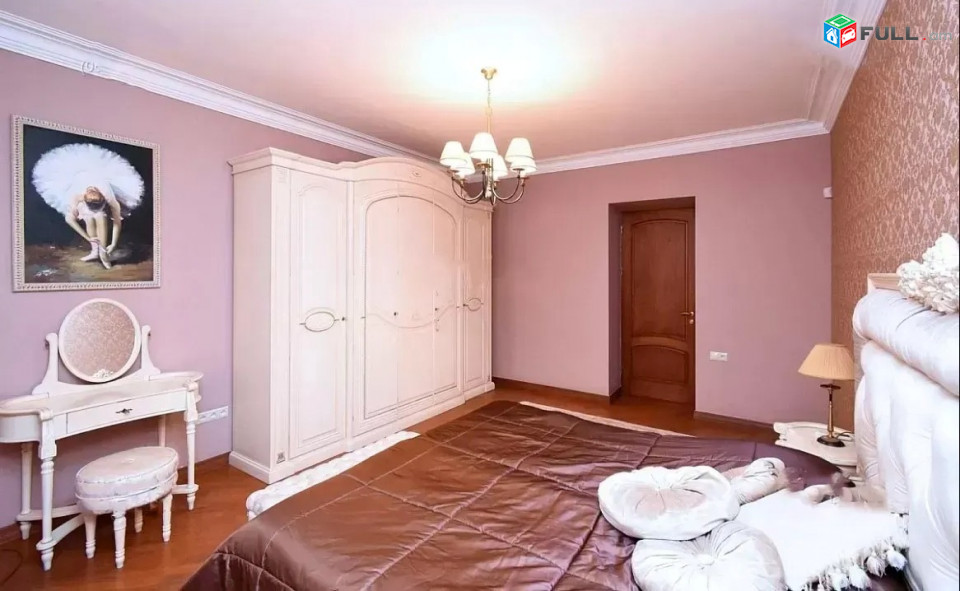 Կոդ PL113  Աբովյան փողոց 3 սեն. բնակարան / for rent Abovyan st