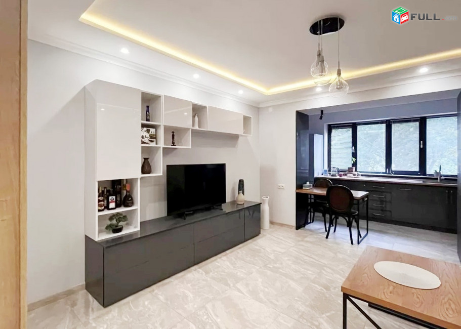 Կոդ PL114  Աբովյան փողոց 3 սեն. բնակարան / for rent Abovyan st.