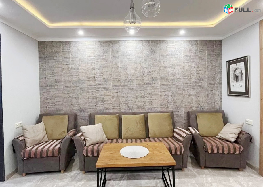 Կոդ PL114  Աբովյան փողոց 3 սեն. բնակարան / for rent Abovyan st.