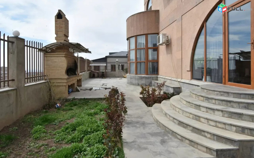 Կոդ PL124  Չորս հարկանի քարե տուն, Նազարբեկյան թաղամաս Աջափնյակում, 750 ք.մ.