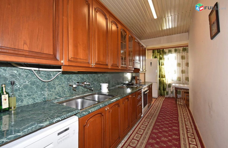 Կոդ PL141  Դավիթ Անհաղթ փողոց 4 սեն. բնակարան Զեյթուն