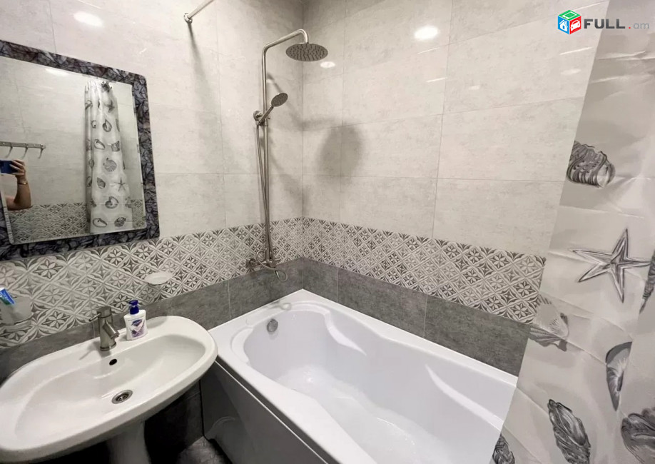 Կոդ PL238  Գրիգոր Լուսավորիչ փողոց  3 սեն. բնակարան Կենտրոն 