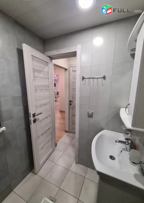 Կոդ PL297  Երվանդ Քոչար փողոց  3 սեն. բնակարան / for rent Yervand Kochar st.