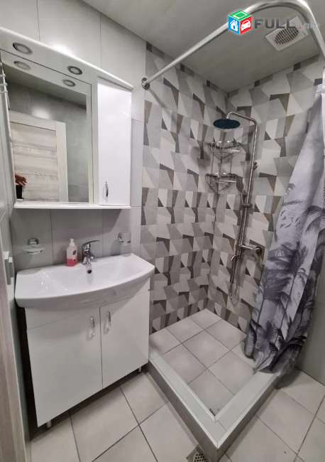 Կոդ PL297  Երվանդ Քոչար փողոց  3 սեն. բնակարան / for rent Yervand Kochar st.
