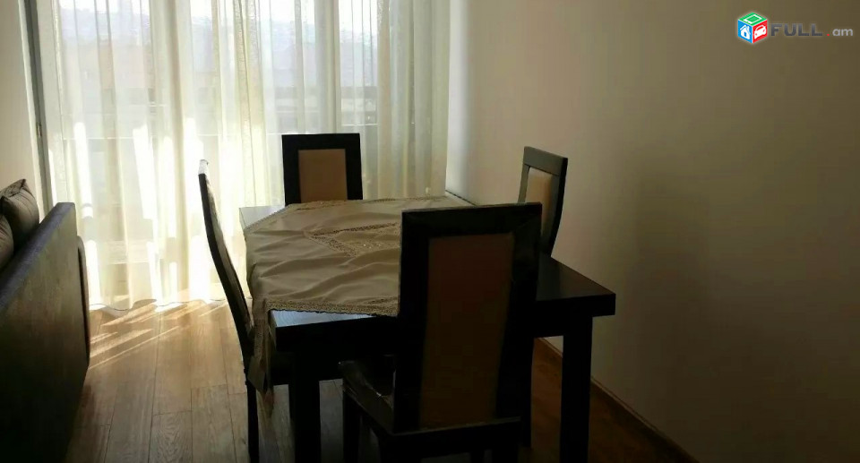 Կոդ MM0597  Հանրապետության փողոց 2 սեն. բնակարան 