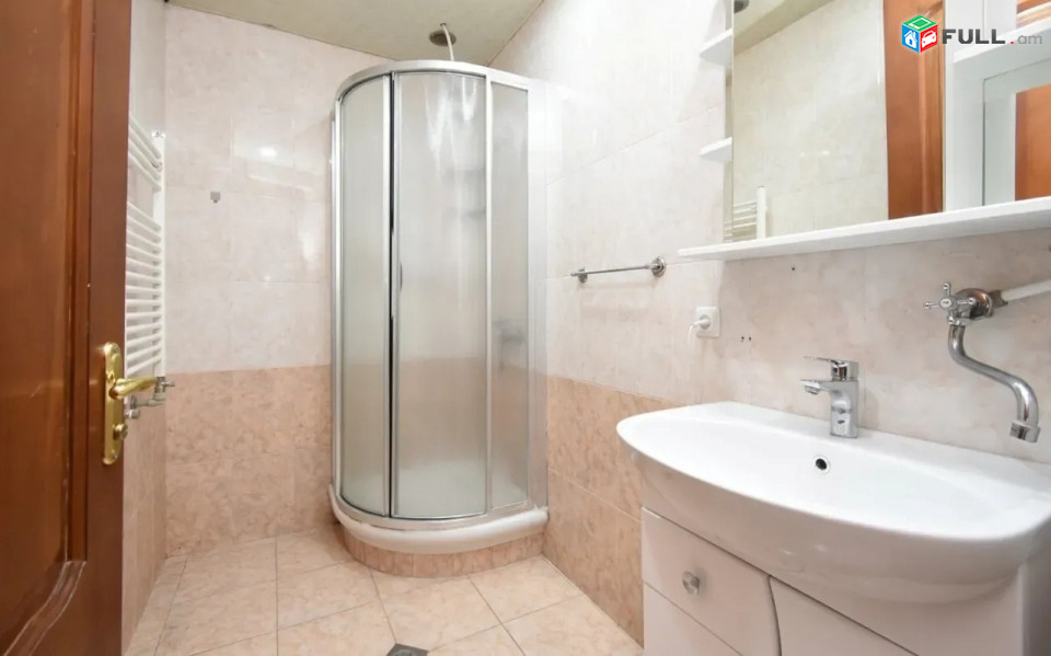Կոդ 212119  Սարյան փողոց 3 սեն. բնակարան / for rent Saryan st