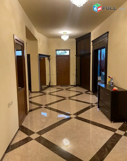 Կոդ FH537  Երեք հարկանի քարե տուն Բագրևանդի փողոցում Նոր Նորքում, 500 ք.մ.