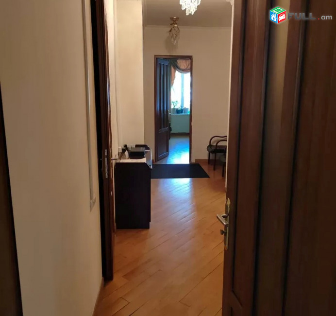 Կոդ 270031  Մաշտոցի պողոտա 3 սեն. բնակարան Թումանյան Պուշկին խաչմերուկ