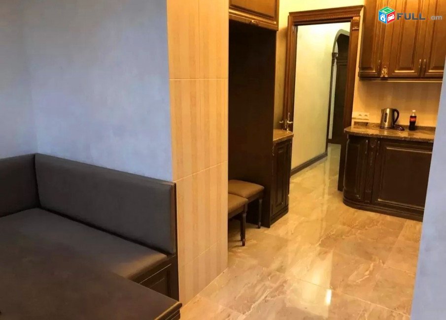 Կոդ MM0630  Չարենց փողոց 3 սեն. բնակարան 