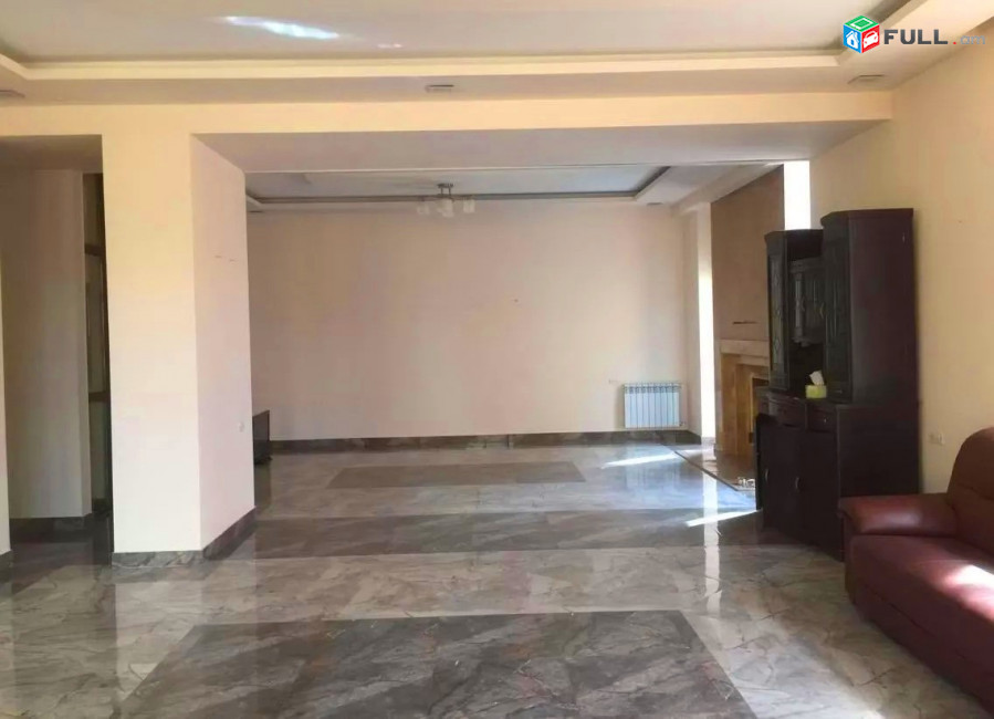 Կոդ V0130  Երեք հարկանի քարե տուն Այգեձորի փողոցում կենտրոնում, 300 ք.մ.