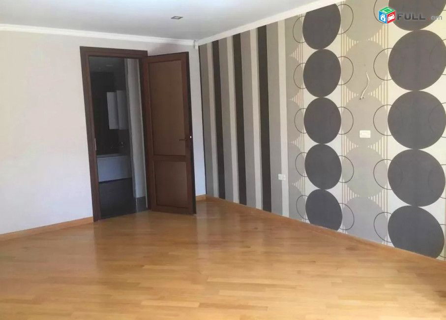 Կոդ V0130  Երեք հարկանի քարե տուն Այգեձորի փողոցում կենտրոնում, 300 ք.մ.