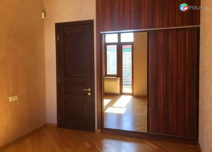 Կոդ V0130  Երեք հարկանի քարե տուն Այգեձորի փողոցում կենտրոնում, 300 ք.մ.