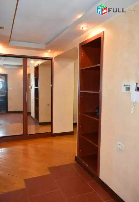 Կոդ V0149  Նալբանդյան Սայաթ Նովա խաչմերուկ 3 սեն. բնակարան 