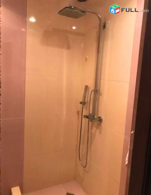 Կոդ V0151  Հանրապետության փողոց  3 սեն. բնակարան