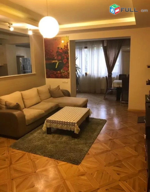 Կոդ V0151  Հանրապետության փողոց  3 սեն. բնակարան