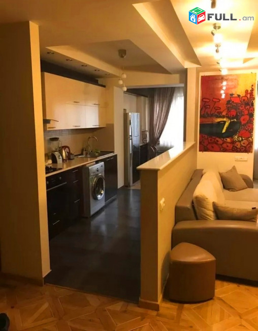 Կոդ V0151  Հանրապետության փողոց  3 սեն. բնակարան
