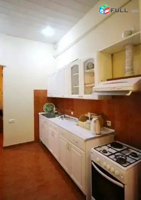 Կոդ V0152  Տպագրիչների փողոց  3 սեն. բնակարան