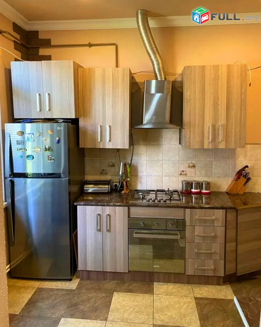 Կոդ V01109 Հանրապետության փողոց 3 սեն. բնակարան