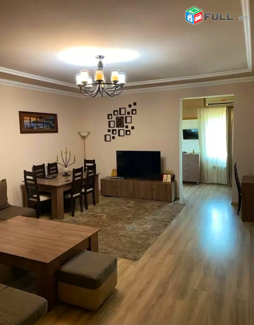 Կոդ V01109 Հանրապետության փողոց 3 սեն. բնակարան