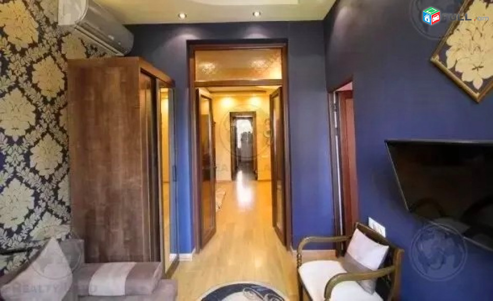 Կոդ V01111  Ամիրյան փողոց  3 սեն. բնակարան