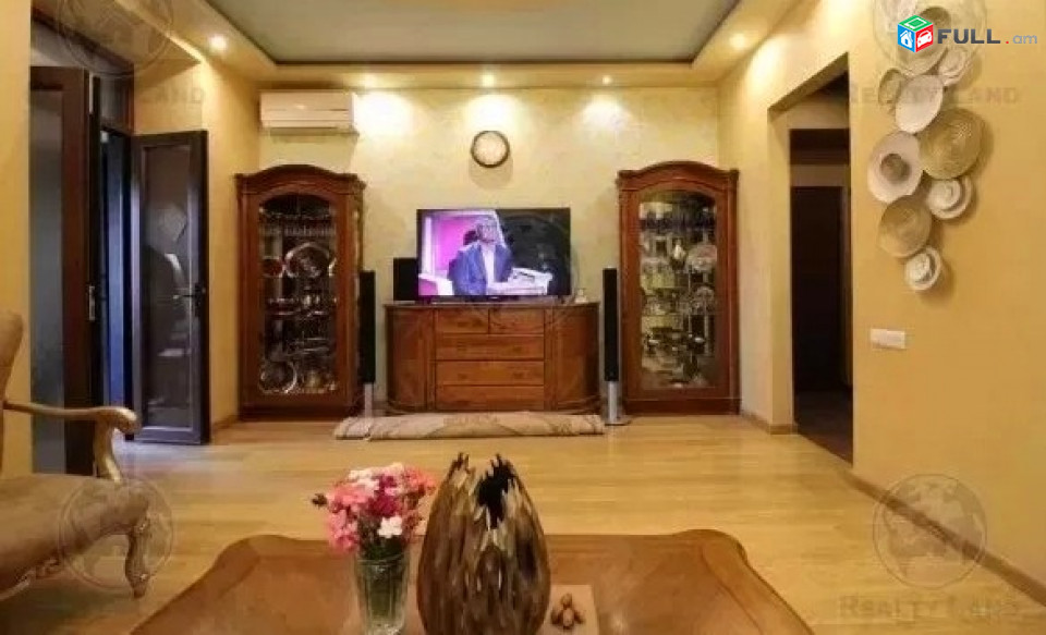 Կոդ V01111  Ամիրյան փողոց  3 սեն. բնակարան