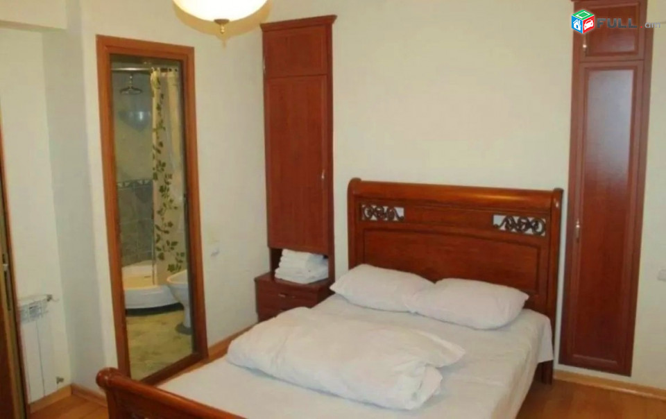 Կոդ V01261  Աբովյան փողոց 3 սեն. բնակարան Սայաթ Նովա խաչմերուկ