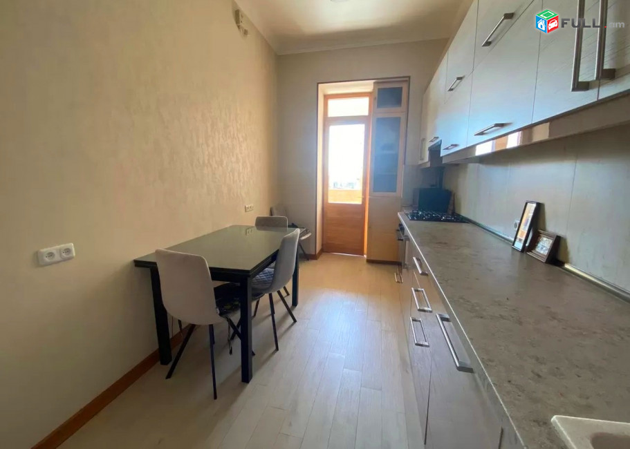 Կոդ V01310  Թումանյան փողոց 3 սեն. բնակարան 