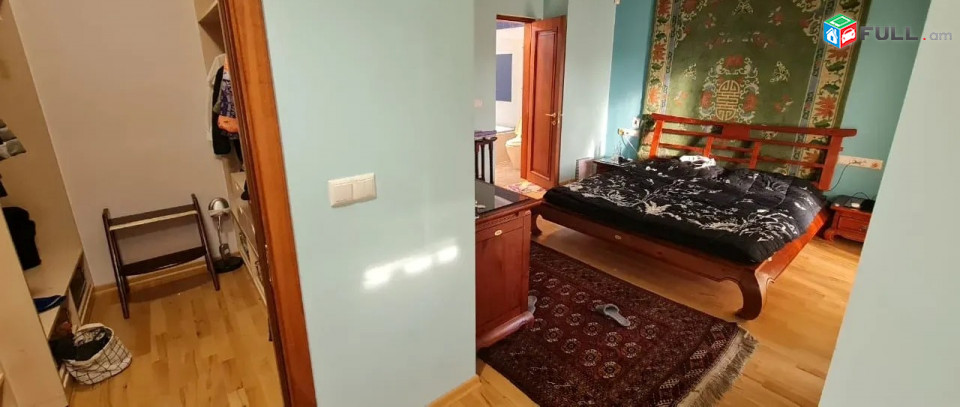 Կոդ 2700291  Երկու հարկանի քարե թաունհաուզ, Վահագնի Թաղամաս Աջափնյակում, 260 ք.մ.
