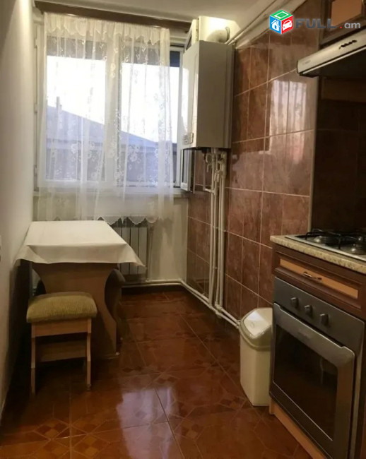 Կոդ 2700303  Սայաթ Նովա պողոտա 3 սեն. բնակարան Օպերայի հարևանությամբ 