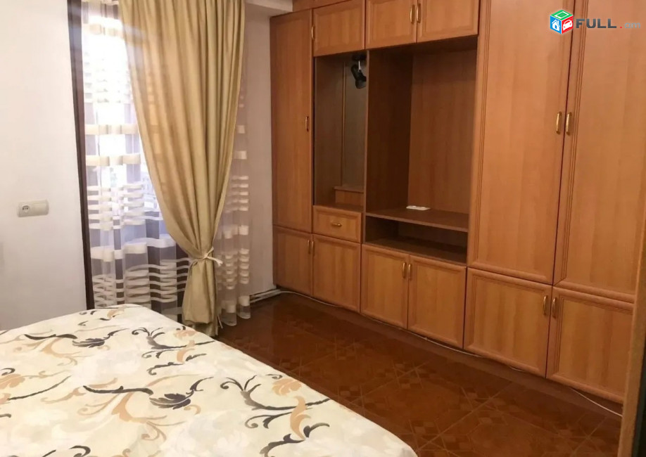 Կոդ 2700303  Սայաթ Նովա պողոտա 3 սեն. բնակարան Օպերայի հարևանությամբ 