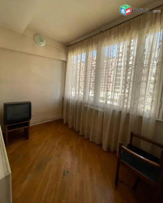 Կոդ 2700454  Ամիրյան փողոց 3 սեն. բնակարան