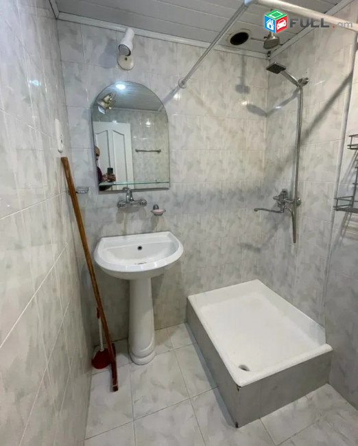 Կոդ 2700454  Ամիրյան փողոց 3 սեն. բնակարան