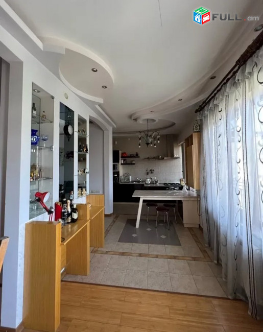 Կոդ 2700532  Բայրոն փողոց 3 սեն. բնակարան