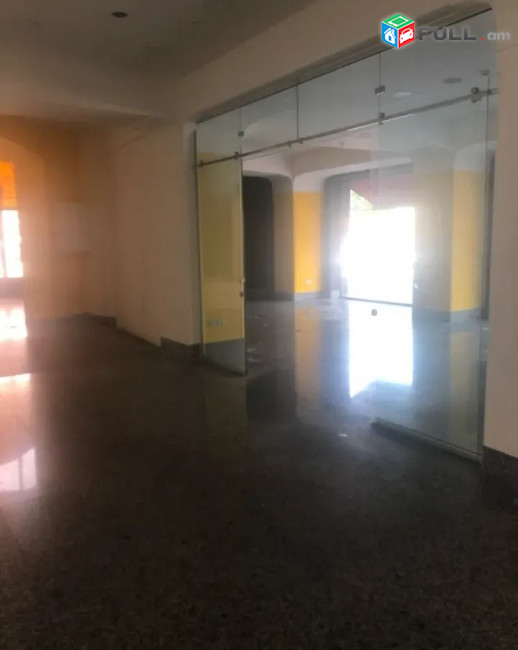 Կոդ 005526  Բազմաֆունկցիոնալ գույք Գրիգոր Լուսավորչի փողոցում կենտրոնում, 400 ք.մ.