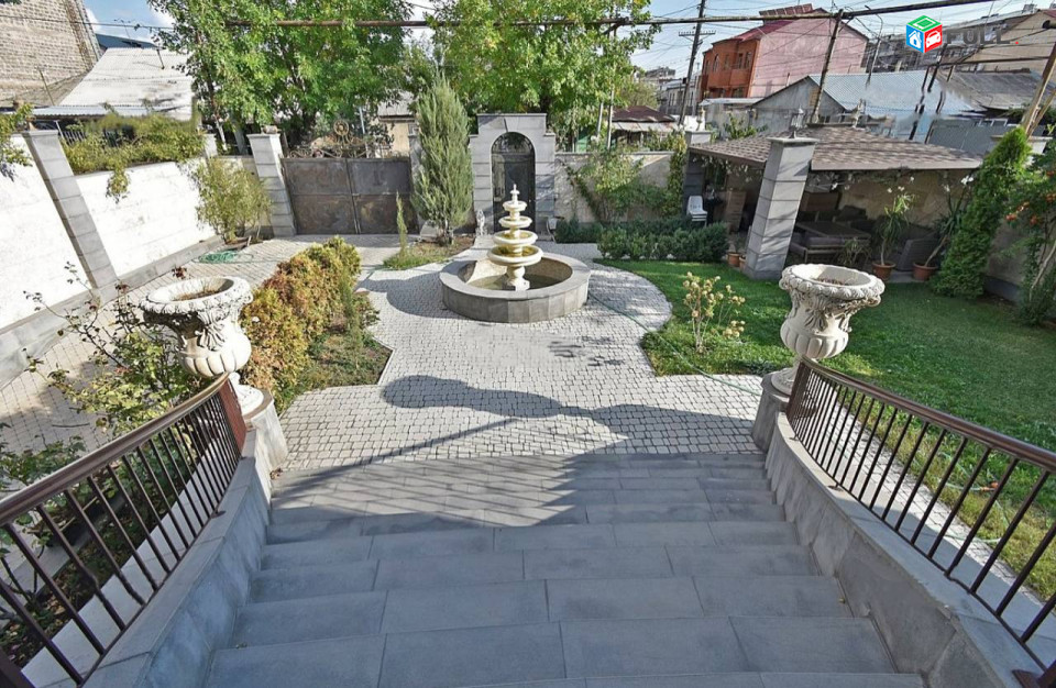 Կոդ 005524  Երեք հարկանի քարե տուն Նոր Արեշի 7րդ փողոցում Էրեբունիում, 750 ք.մ.
