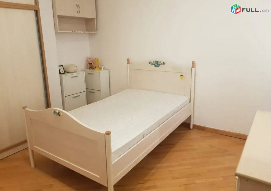 Կոդ 0055118  Վիկտոր Համբարձումյան փողոց 4 սեն. բնակարան