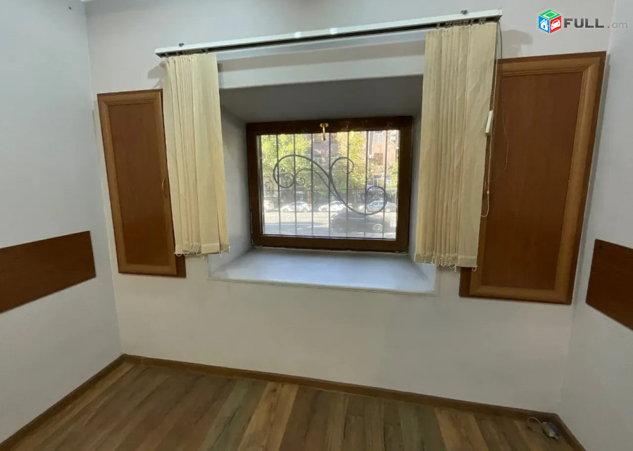Կոդ 0055131  Գրասենյակային տարածք Մաշտոցի պողոտայում կենտրոնում, 15 ք.մ.