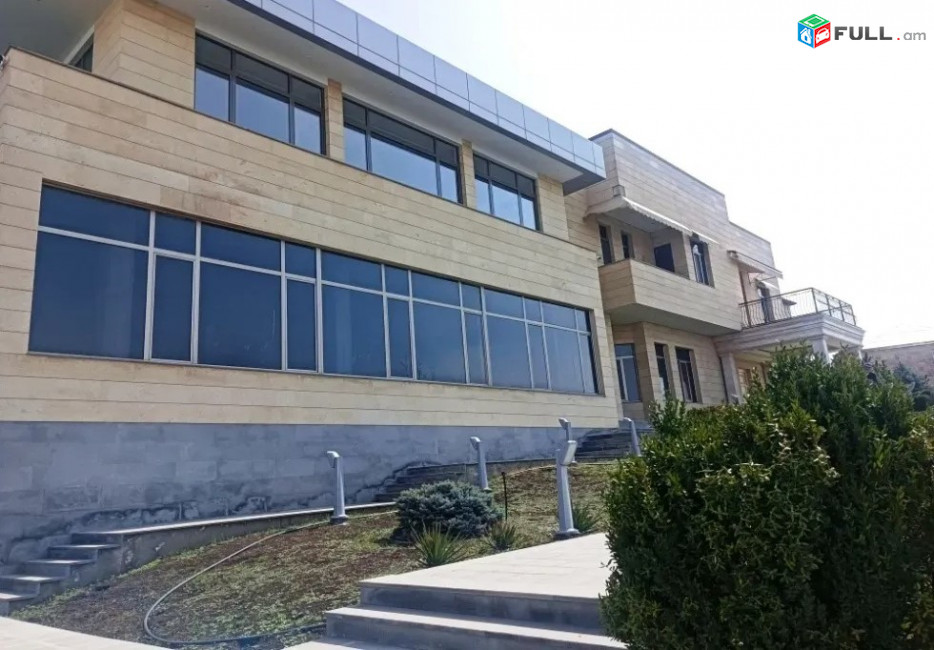 Կոդ 0055190  Երկու հարկանի քարե տուն Նոր Նորքում, 872 ք.մ., 3+ սանհանգույց, մեծ հողամաս
