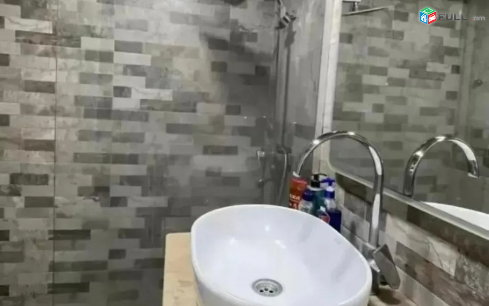 Կոդ 0055260  Արամ Խաչատրյան փողոց 3 սեն. բնակարան
