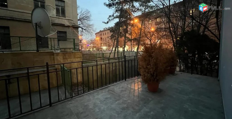 Կոդ 0055311  Գրասենյակային տարածք Մոսկովյան փողոցում կենտրոնում, 185 ք.մ.