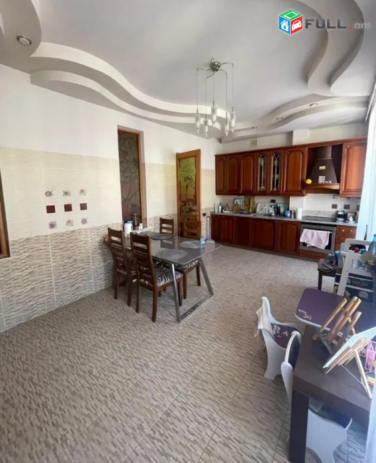 Կոդ 0055328  Աբովյան փողոց նորակառույց 4 սեն. բնակարան