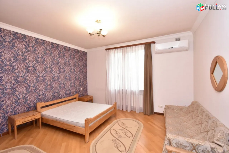 Կոդ 0055449  Երեք հարկանի քարե տուն, Նոյ թաղամասում Աջափնյակում, 400 ք.մ.